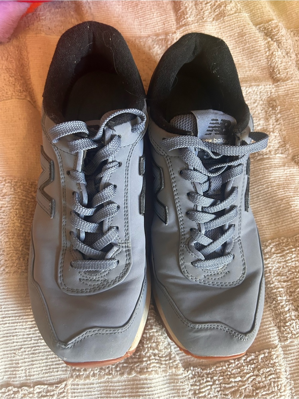 New Balance Men’s Gray and Black Sneakers | Men’s Size 7, Women’s Size 8.5